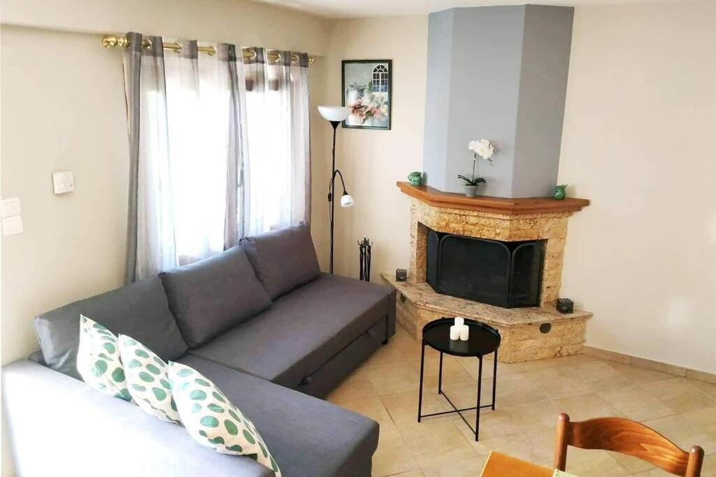 Small House With Garden & View Promirion Exterior photo